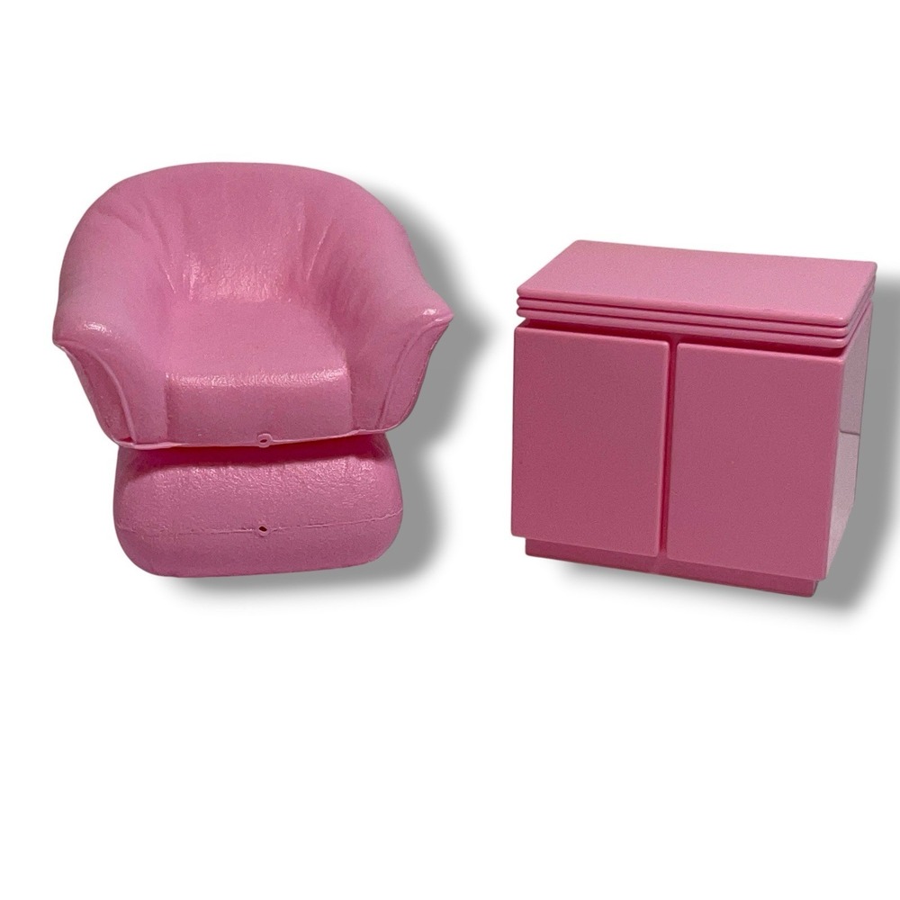 Vintage Mattel 1987 Pink‎ Living Room Chair And Cabinet